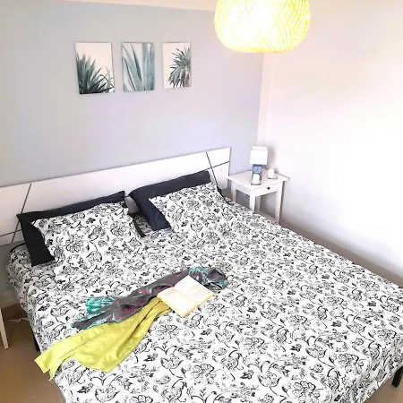 בית נופש Lovely & Big Terrace *